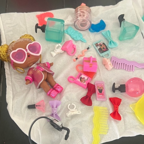 LOL Surprise Travel Plane. Dolls, Furniture and all accessories pictured. EUC. - Picture 7 of 9